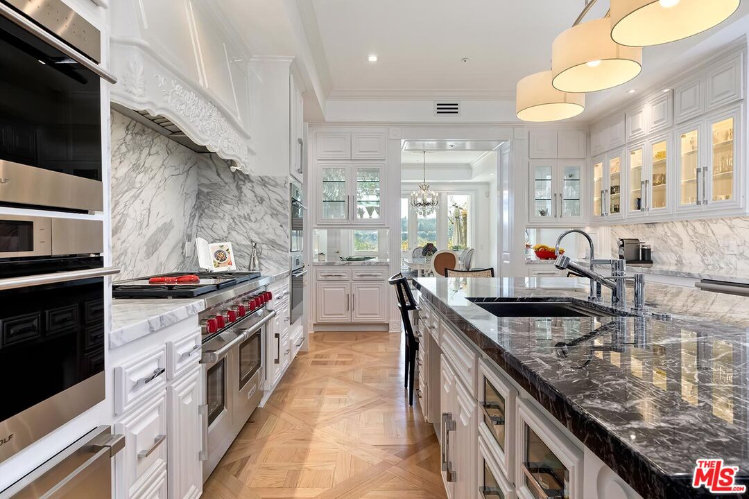 2327 Weybridge Ln