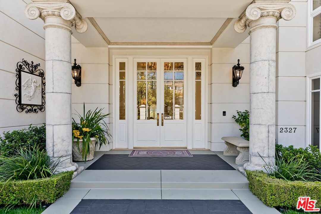2327 Weybridge Ln