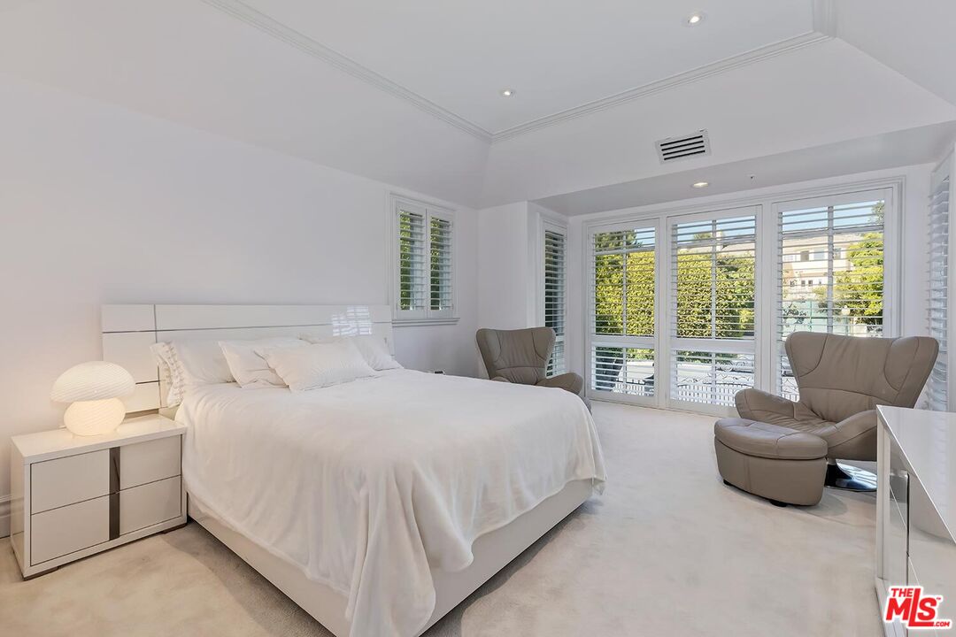 2327 Weybridge Ln