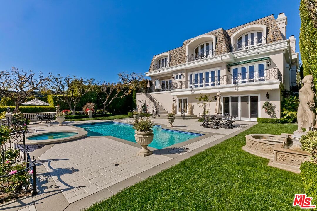 2327 Weybridge Ln