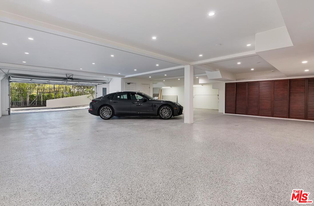 2327 Weybridge Ln