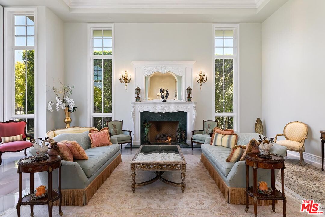 2327 Weybridge Ln