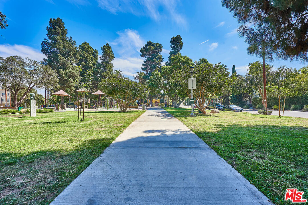 865 S Lucerne Blvd