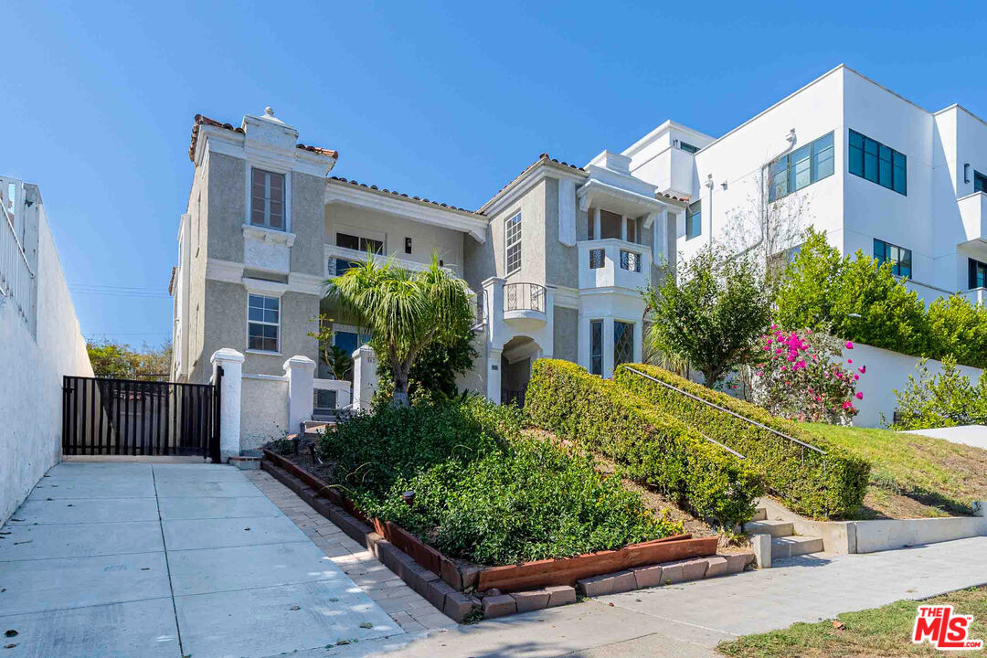 865 S Lucerne Blvd