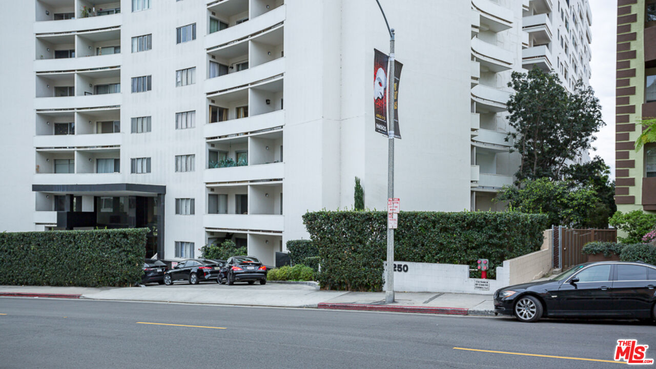 7250 Franklin Ave Unit: 1112