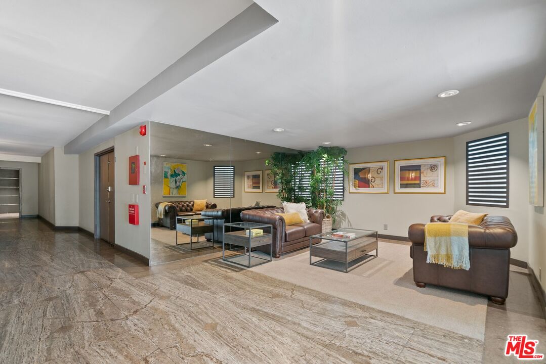 1140 Alta Loma Rd Unit: 201