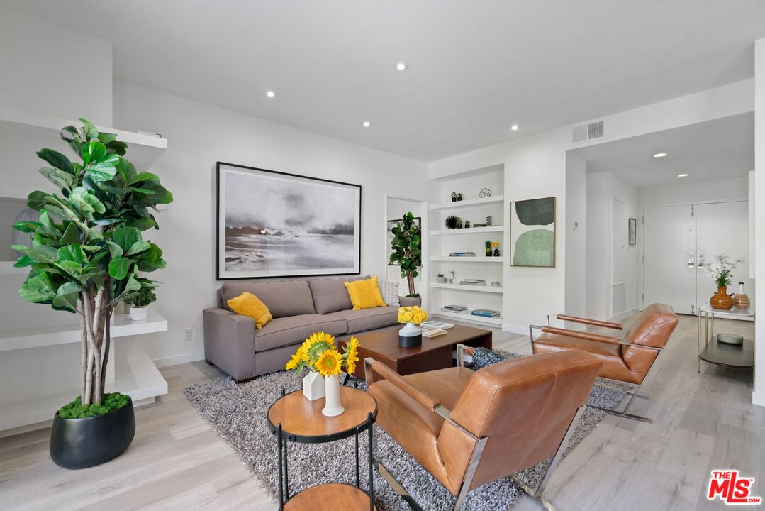 1140 Alta Loma Rd Unit: 201