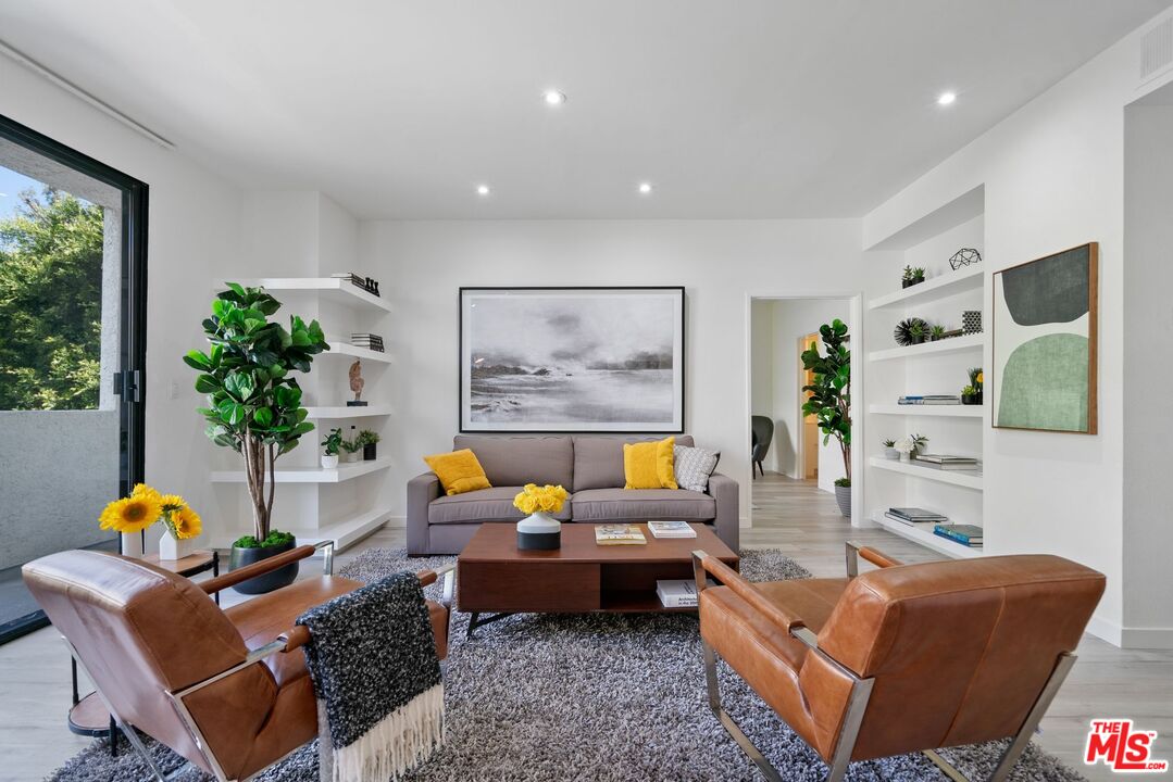 1140 Alta Loma Rd Unit: 201