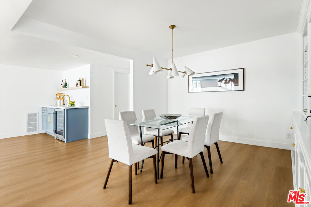 14106 Dickens St Unit: 105