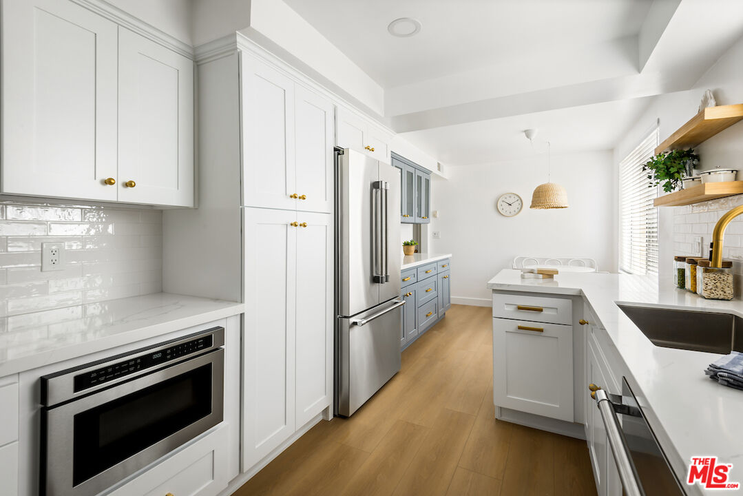 14106 Dickens St Unit: 105