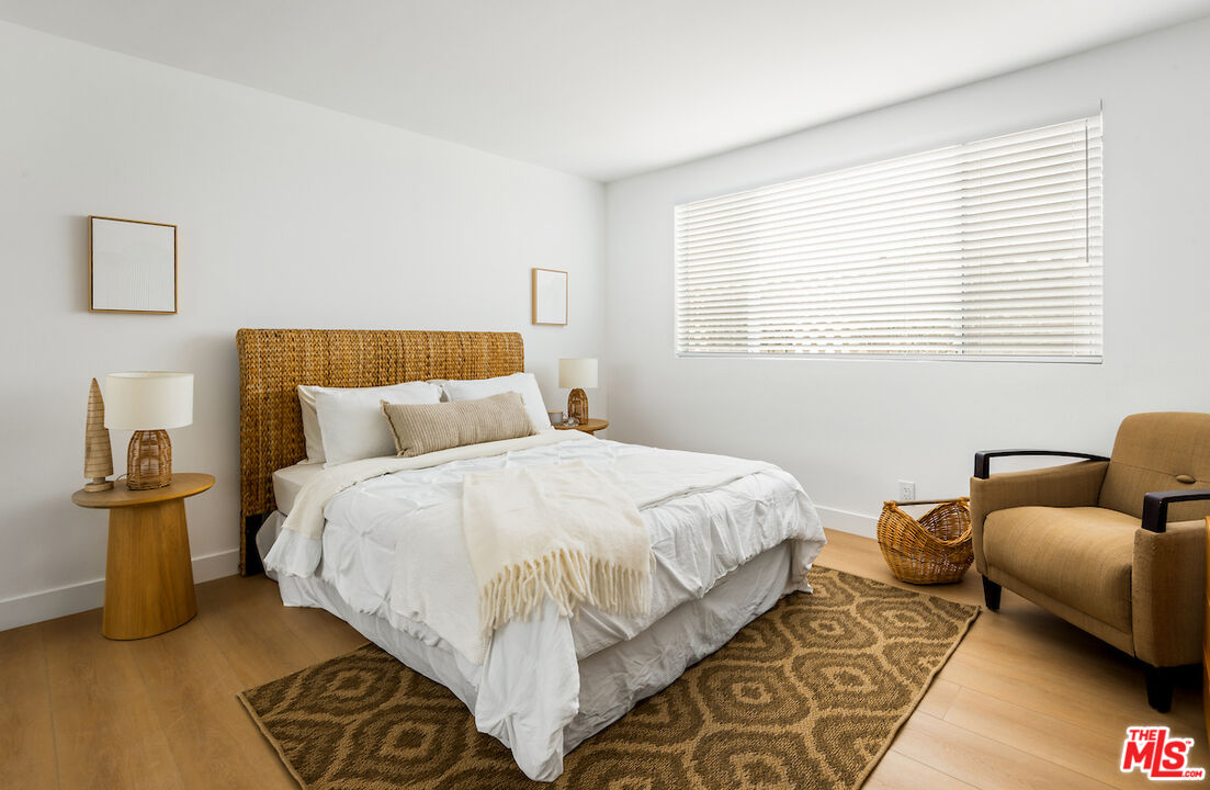 14106 Dickens St Unit: 105