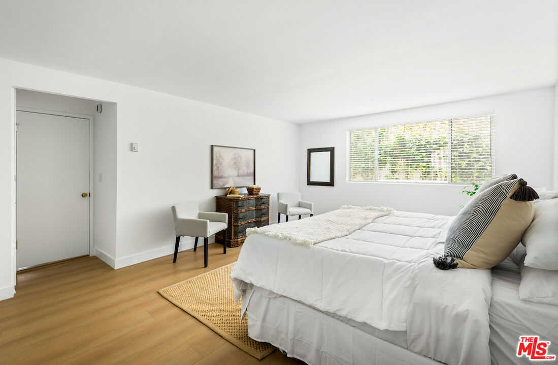 14106 Dickens St Unit: 105