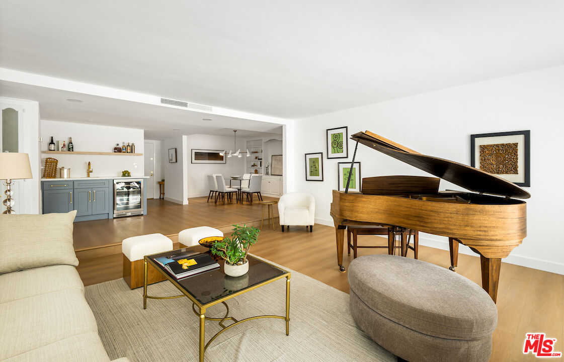 14106 Dickens St Unit: 105