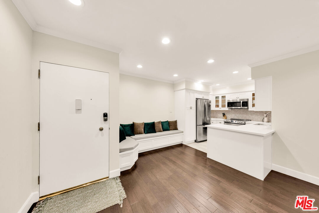 15248 Dickens St Unit: 103
