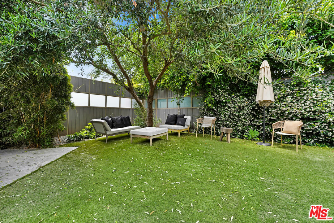 841 N CRESCENT HEIGHTS Blvd