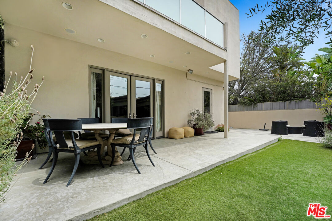 841 N CRESCENT HEIGHTS Blvd