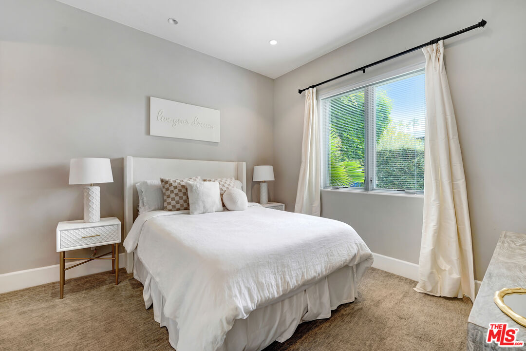 841 N CRESCENT HEIGHTS Blvd