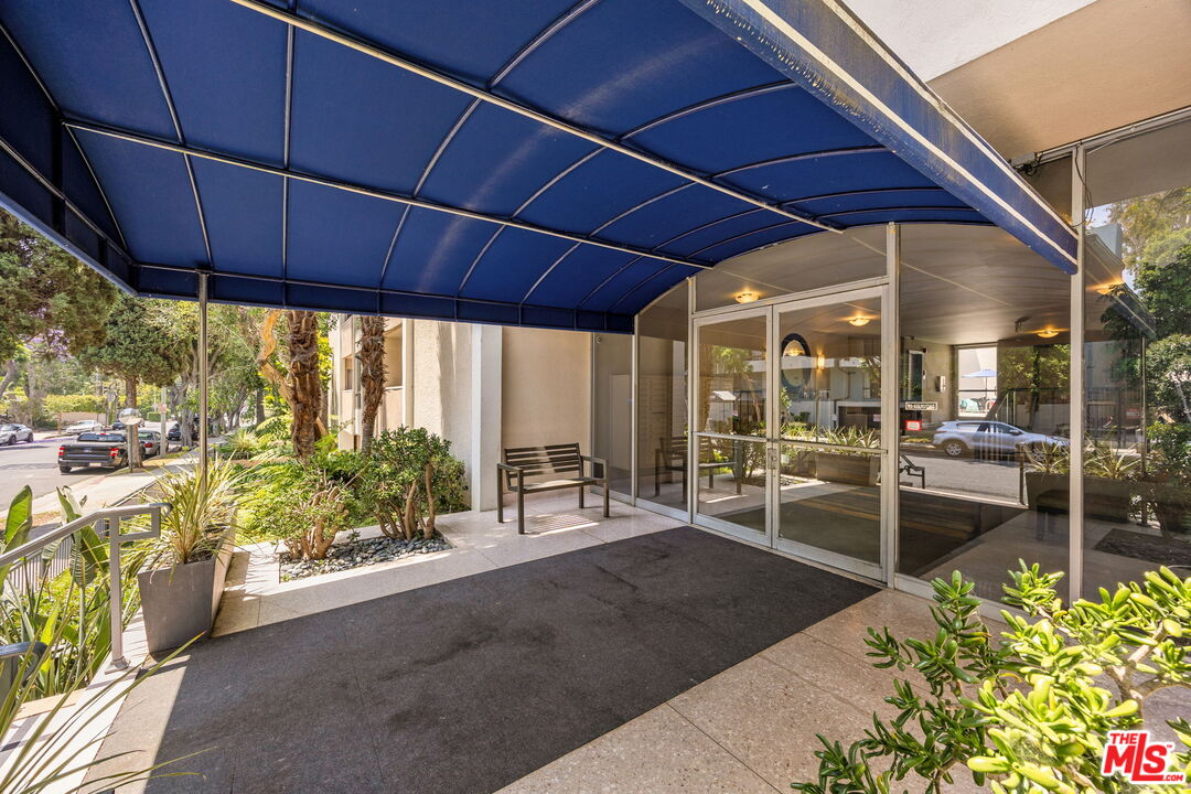 927 N Kings Rd Unit: 306
