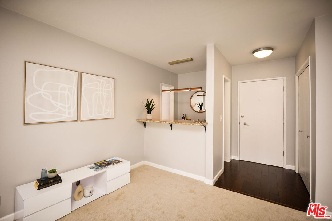 927 N Kings Rd Unit: 306
