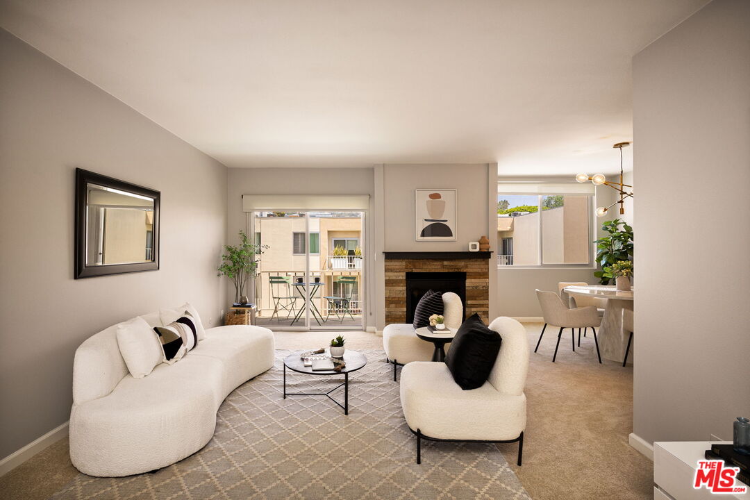 927 N Kings Rd Unit: 306