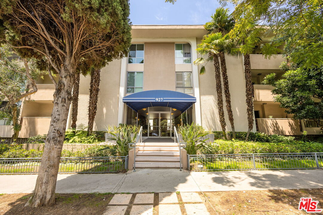 927 N Kings Rd Unit: 306