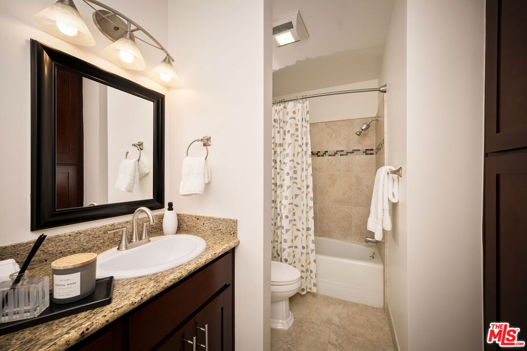 927 N Kings Rd Unit: 306