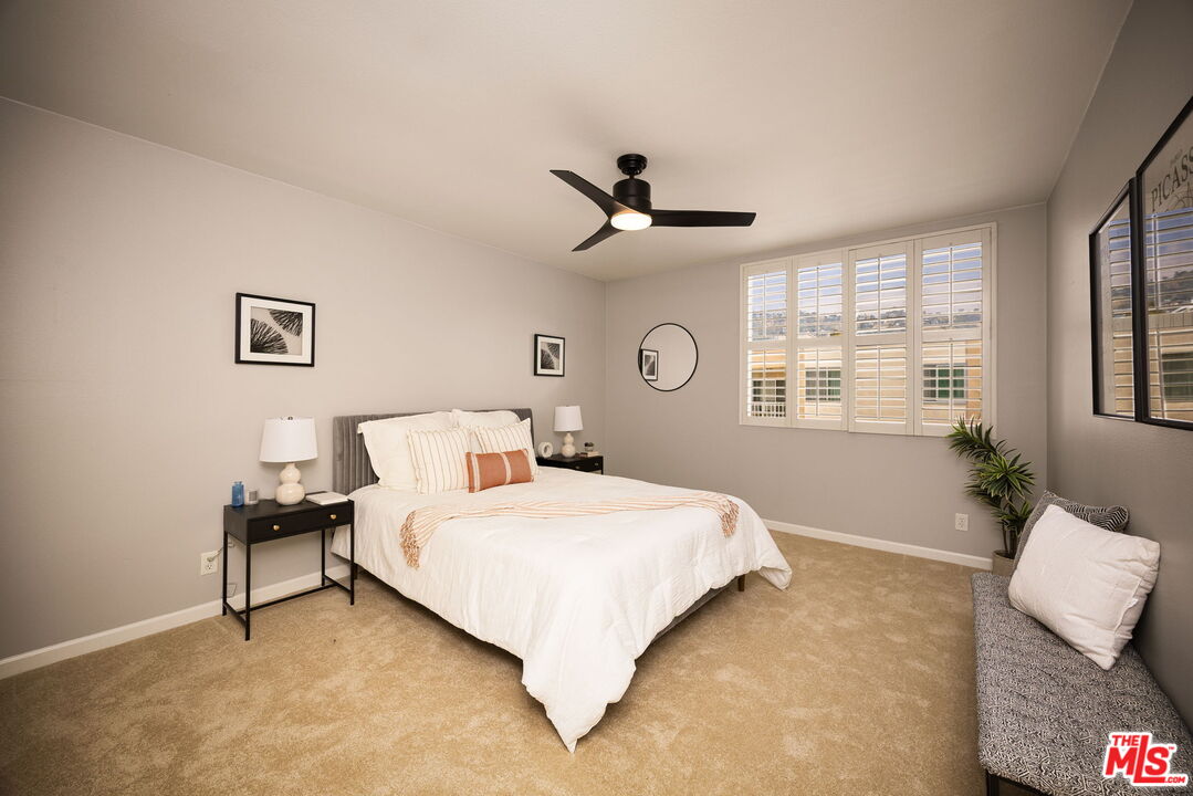 927 N Kings Rd Unit: 306