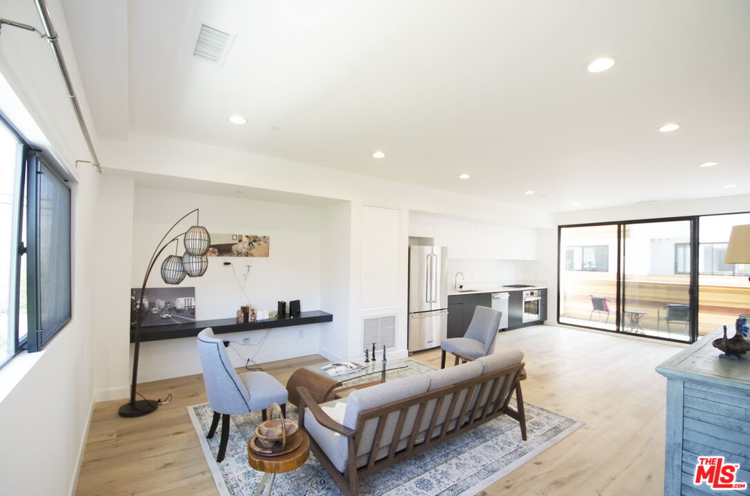 860 S WILTON PL