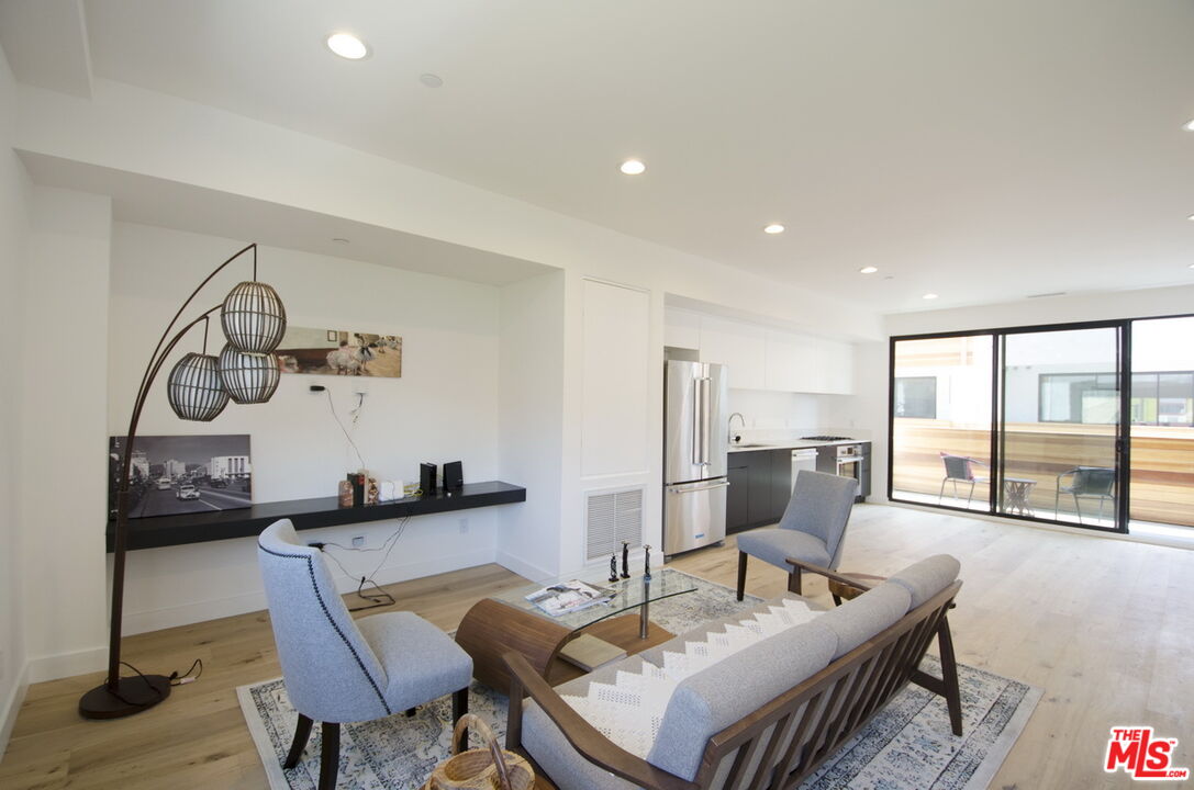 860 S WILTON PL