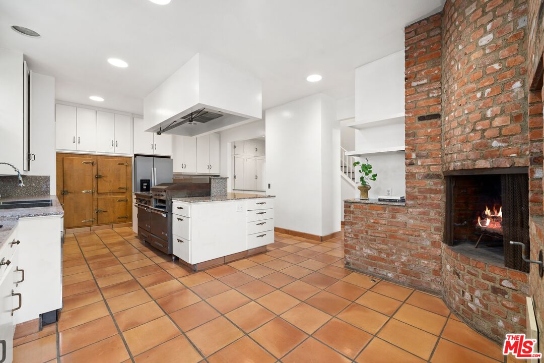 2003 La Brea Ter