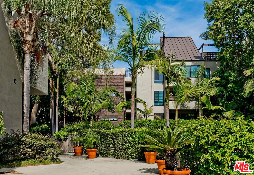 950 N Kings Rd Unit: 139