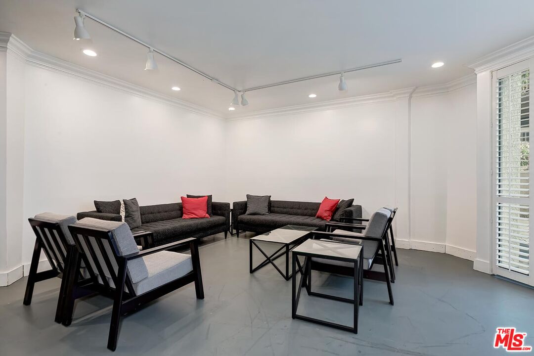 950 N Kings Rd Unit: 139