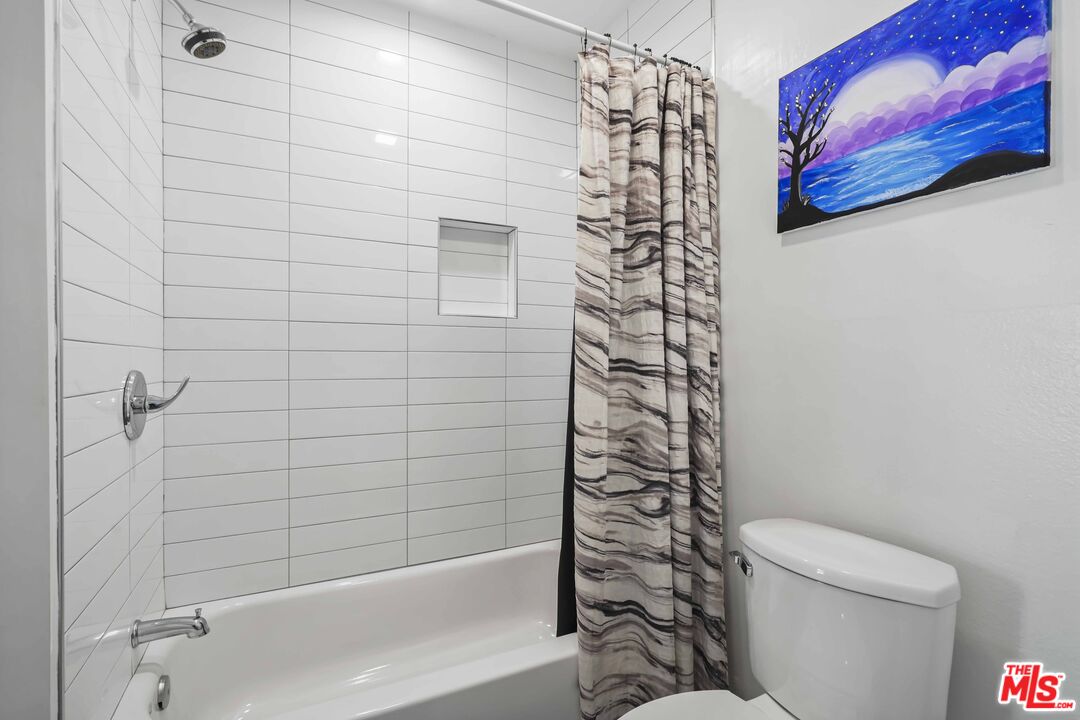 10331 Lindley Ave Unit: 218