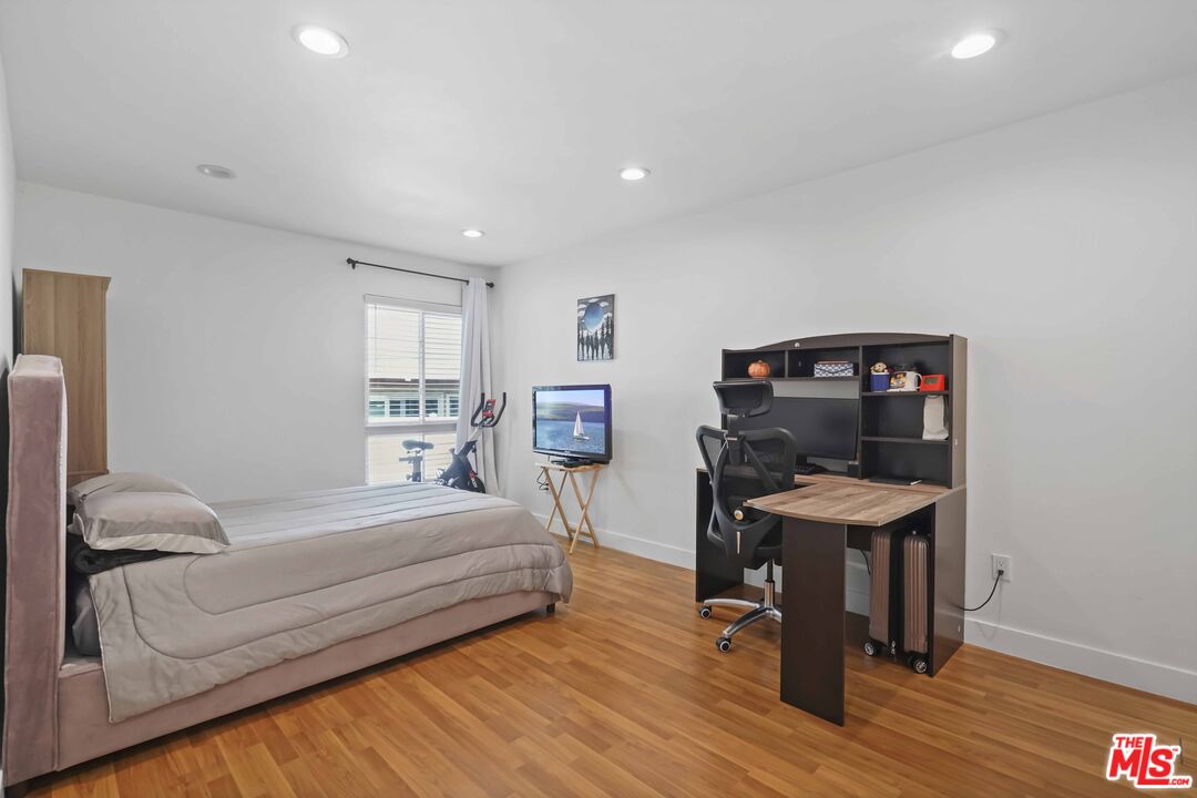 10331 Lindley Ave Unit: 218