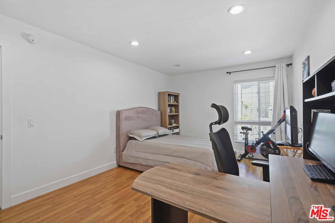 10331 Lindley Ave Unit: 218