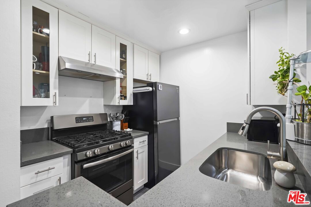 10331 Lindley Ave Unit: 218