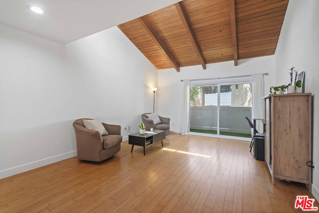 10331 Lindley Ave Unit: 218