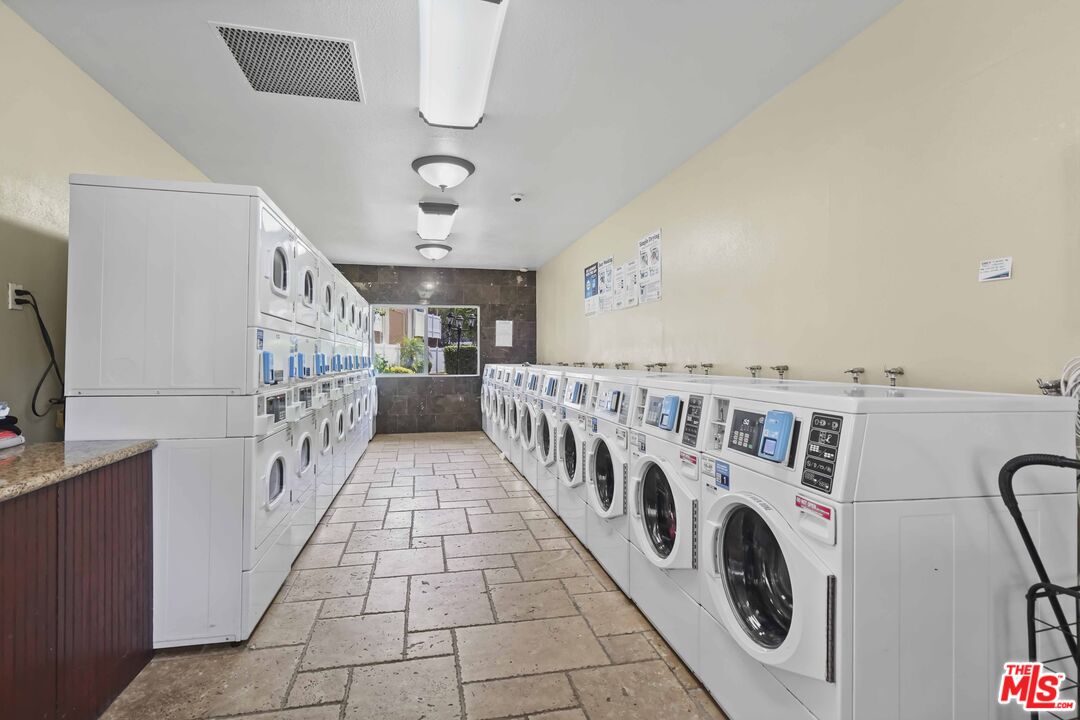10331 Lindley Ave Unit: 218