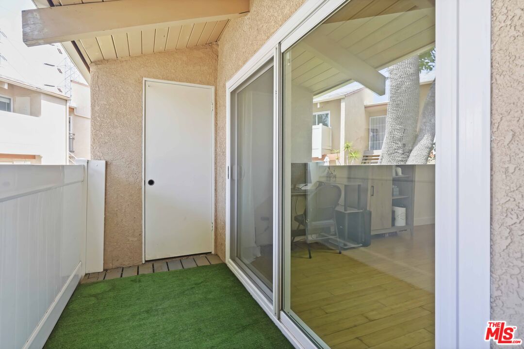 10331 Lindley Ave Unit: 218