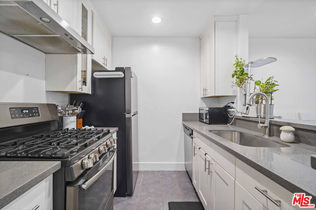 10331 Lindley Ave Unit: 218