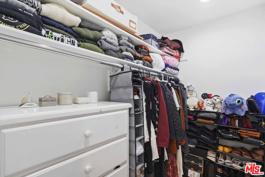10331 Lindley Ave Unit: 218