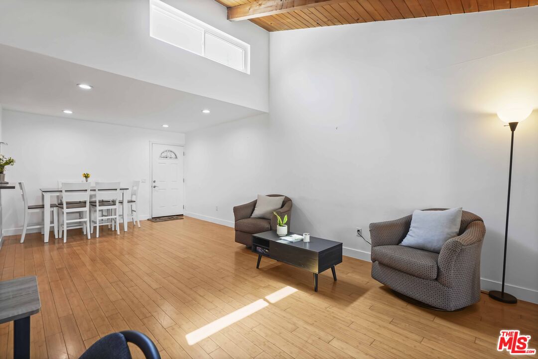 10331 Lindley Ave Unit: 218