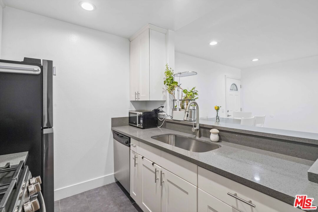 10331 Lindley Ave Unit: 218