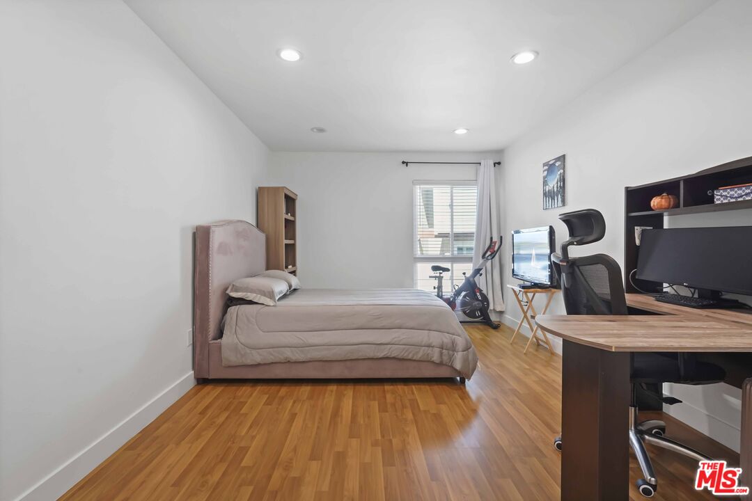 10331 Lindley Ave Unit: 218