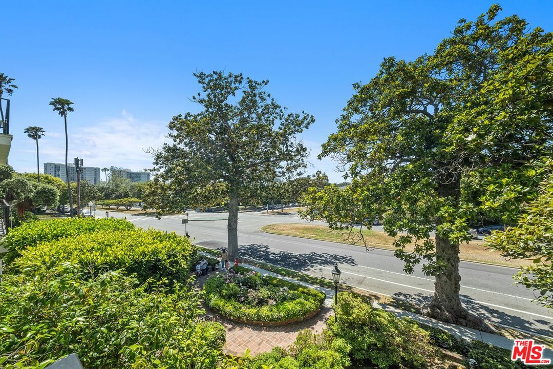 404 San Vicente Blvd Unit: 201