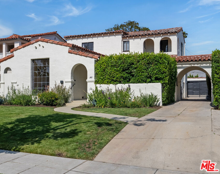 160 S Poinsettia Pl
