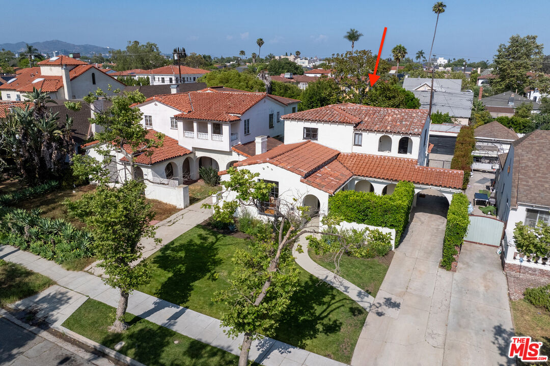 160 S Poinsettia Pl