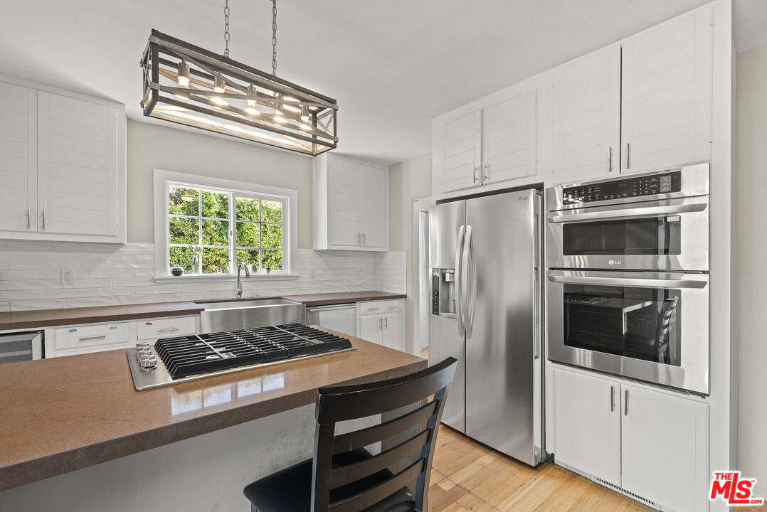 160 S Poinsettia Pl