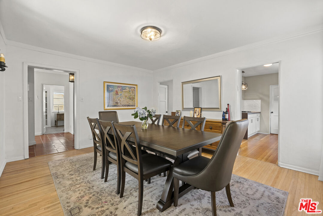 160 S Poinsettia Pl