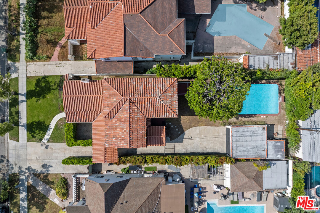 160 S Poinsettia Pl